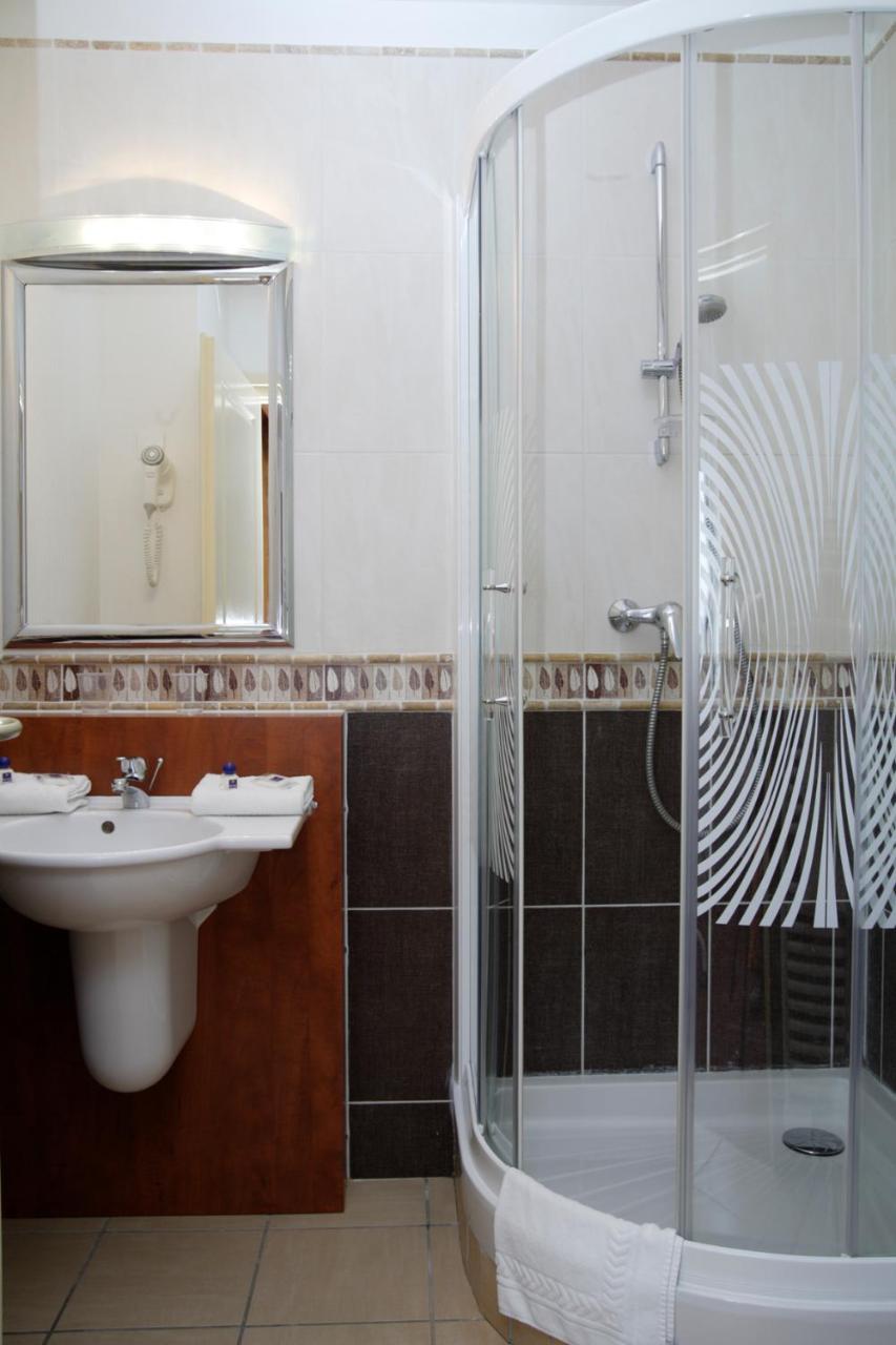 Hotel Contact Utah - Anciennement Kyriad Carentan